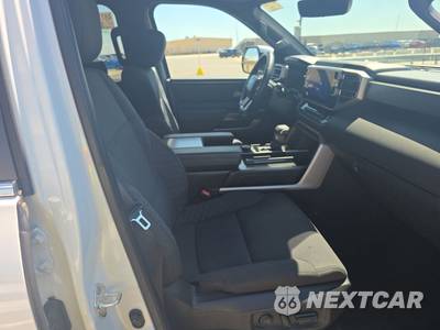 2025 Toyota Sequoia SR5 - zdjęcie 8 z 33 - miniatura