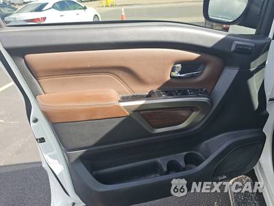 2023 Nissan TITAN Platinum Reserve Crew Cab Short Bed - zdjęcie 9 z 26 - miniatura