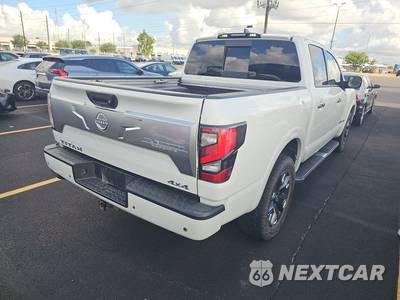 2023 Nissan TITAN Platinum Reserve Crew Cab Short Bed - zdjęcie 4 z 26 - miniatura