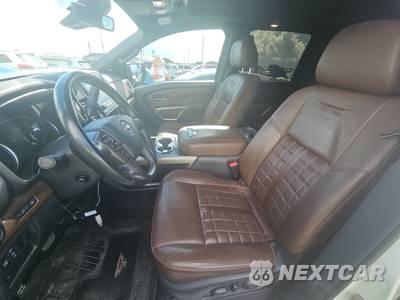 2023 Nissan TITAN Platinum Reserve Crew Cab Short Bed - zdjęcie 7 z 26 - miniatura