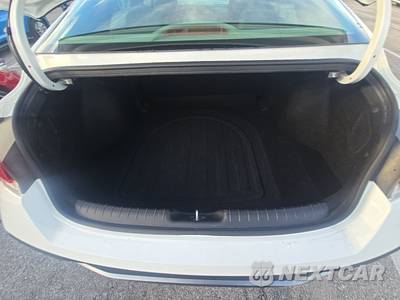 2026 Hyundai Elantra SEL Sport - zdjęcie 16 z 22 - miniatura