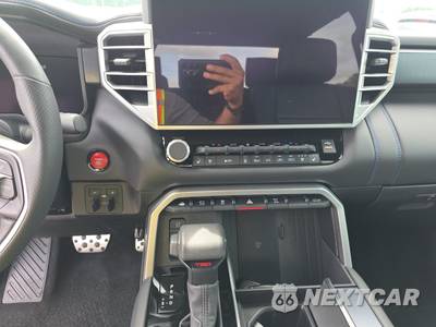 2025 Toyota Tundra Platinum Crew Cab Short Bed - zdjęcie 11 z 23 - miniatura