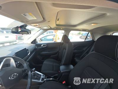 2025 Hyundai Venue SEL - zdjęcie 17 z 22 - miniatura