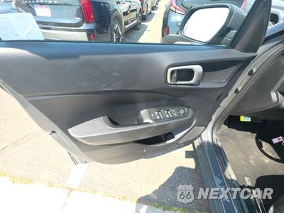 2025 Hyundai Venue SEL - zdjęcie 9 z 22 - miniatura