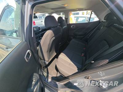 2025 Hyundai Venue SEL - zdjęcie 13 z 22 - miniatura