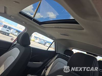 2025 Hyundai Venue SEL - zdjęcie 18 z 28 - miniatura