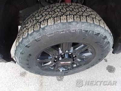 2026 GMC Sierra 2500HD AT4 Crew Cab Medium Bed - zdjęcie 9 z 13 - miniatura