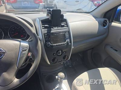 2016 Nissan Versa SV - zdjęcie 11 z 41 - miniatura