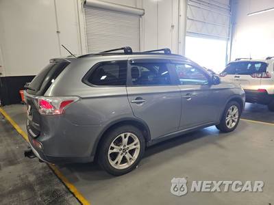 2015 Mitsubishi Outlander SE - zdjęcie 4 z 36 - miniatura
