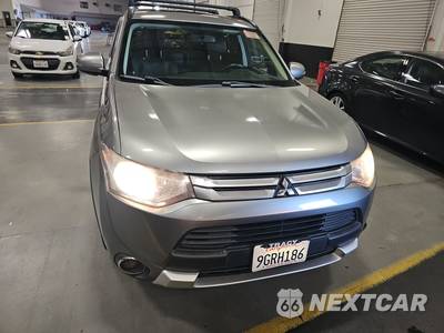 2015 Mitsubishi Outlander SE - zdjęcie 2 z 36 - miniatura