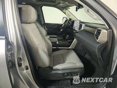 2024 Toyota Sequoia SR5 - zdjęcie 8 z 25 - miniatura