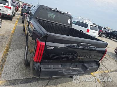 2025 Toyota Tundra SR Crew Cab Short Bed - zdjęcie 16 z 17 - miniatura