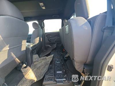 2023 Nissan TITAN SV Crew Cab Short Bed - zdjęcie 13 z 39 - miniatura