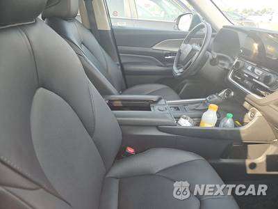 2025 Toyota Grand Highlander XLE - zdjęcie 8 z 31 - miniatura