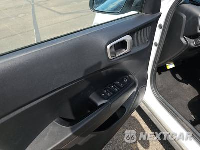 2025 Hyundai Venue SEL - zdjęcie 9 z 26 - miniatura