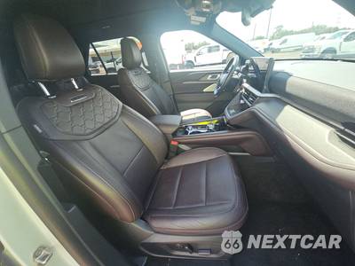 2025 Ford Explorer Platinum - zdjęcie 8 z 22 - miniatura