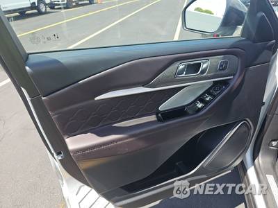 2025 Ford Explorer Platinum - zdjęcie 9 z 22 - miniatura