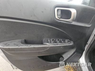 2025 Hyundai Venue SEL - zdjęcie 9 z 22 - miniatura