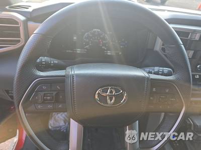 2025 Toyota Sequoia SR5 - zdjęcie 10 z 20 - miniatura