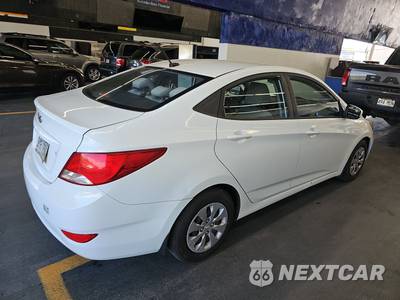 2016 Hyundai Accent SE - zdjęcie 4 z 43 - miniatura