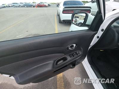 2016 Nissan Versa SV - zdjęcie 9 z 31 - miniatura