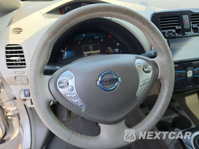 2011 Nissan LEAF SL w/Cold Weather Pkg - zdjęcie 10 z 47 - miniatura