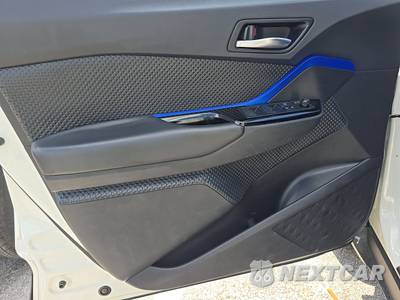 2020 Toyota C-HR XLE - zdjęcie 9 z 23 - miniatura
