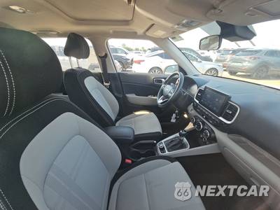 2025 Hyundai Venue SEL - zdjęcie 8 z 23 - miniatura