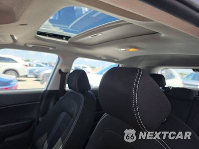 2025 Hyundai Venue SEL - zdjęcie 17 z 22 - miniatura