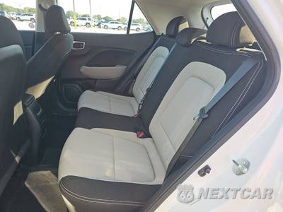 2025 Hyundai Venue SEL - zdjęcie 13 z 27 - miniatura