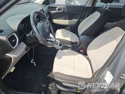 2025 Hyundai Venue SEL - zdjęcie 7 z 30 - miniatura