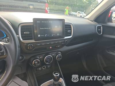 2025 Hyundai Venue SEL - zdjęcie 11 z 29 - miniatura