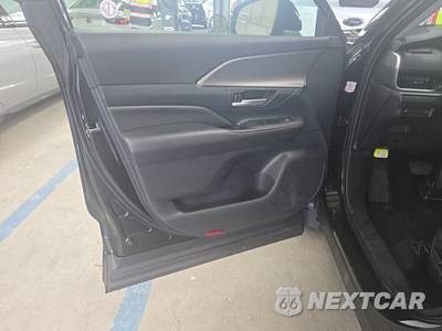 2025 Toyota Grand Highlander XLE - zdjęcie 9 z 30 - miniatura