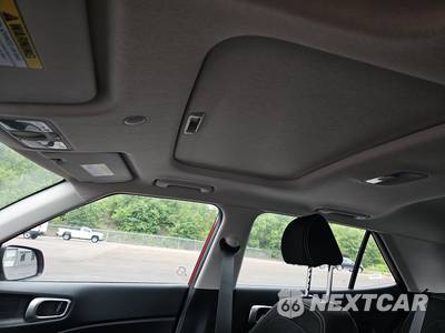 2025 Hyundai Venue SEL - zdjęcie 18 z 22 - miniatura