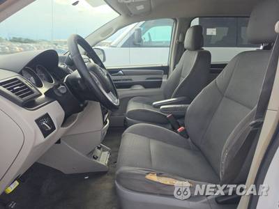 2014 Volkswagen Routan S 121.2" WB - zdjęcie 7 z 18 - miniatura