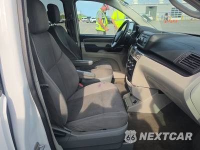 2014 Volkswagen Routan S 121.2" WB - zdjęcie 8 z 18 - miniatura