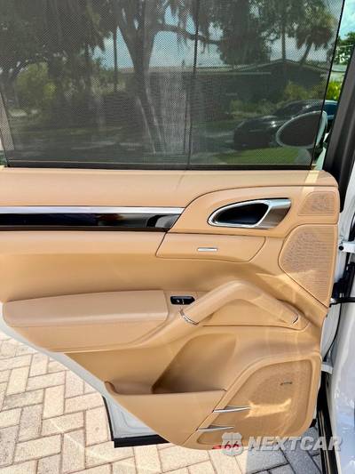 2017 Porsche Cayenne Platinum Edition - zdjęcie 24 z 42 - miniatura