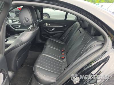 2017 Mercedes-Benz E 300 Sport 4MATIC Sedan - zdjęcie 13 z 38 - miniatura