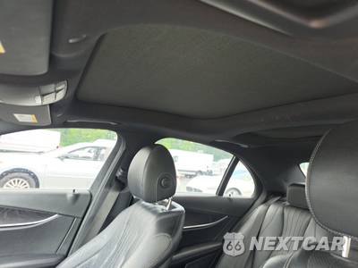 2017 Mercedes-Benz E 300 Sport 4MATIC Sedan - zdjęcie 17 z 38 - miniatura