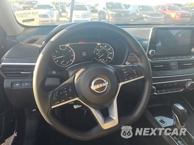 2025 Nissan Altima SV - zdjęcie 10 z 17 - miniatura