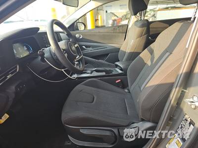 2025 Hyundai Elantra SE - zdjęcie 7 z 33 - miniatura