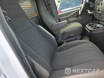 2025 GMC Savana 2500 Cargo Van 1WT 135.0" WB - zdjęcie 8 z 30 - miniatura