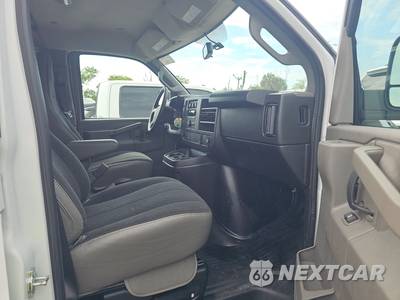 2025 GMC Savana 2500 Cargo Van 1WT 135.0" WB - zdjęcie 8 z 29 - miniatura
