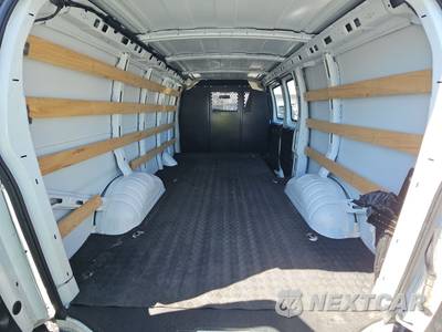 2025 GMC Savana 2500 Cargo Van 1WT 135.0" WB - zdjęcie 16 z 36 - miniatura