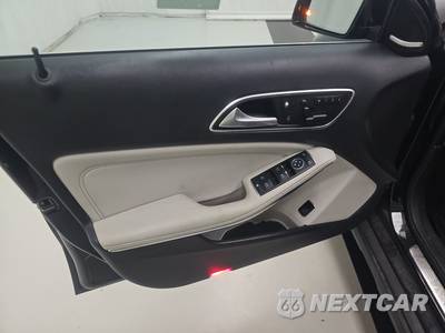 2015 Mercedes-Benz GLA 250 4MATIC - zdjęcie 9 z 31 - miniatura