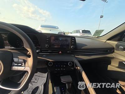 2022 Hyundai Elantra SEL - zdjęcie 11 z 26 - miniatura