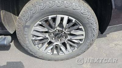 2025 Chevrolet Suburban Z71 2Z7 - zdjęcie 30 z 32 - miniatura