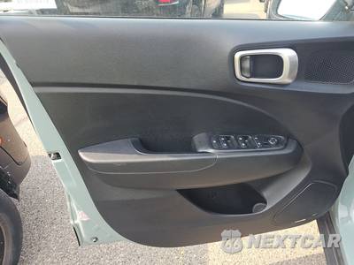2025 Hyundai Venue SEL - zdjęcie 9 z 27 - miniatura