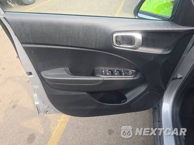 2025 Hyundai Venue SEL - zdjęcie 9 z 28 - miniatura