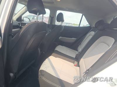 2025 Hyundai Venue SEL - zdjęcie 13 z 29 - miniatura